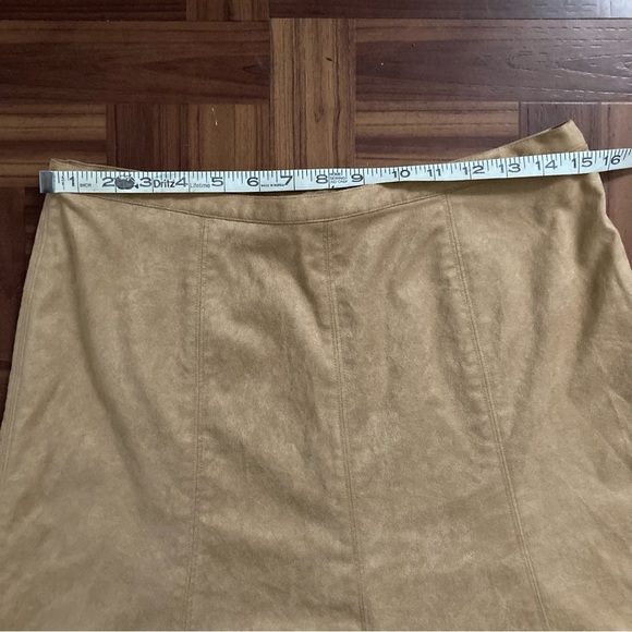 Liz Claiborne Microsuede A-Line Skirt Women’s Size 10 Tan - Picture 6 of 7